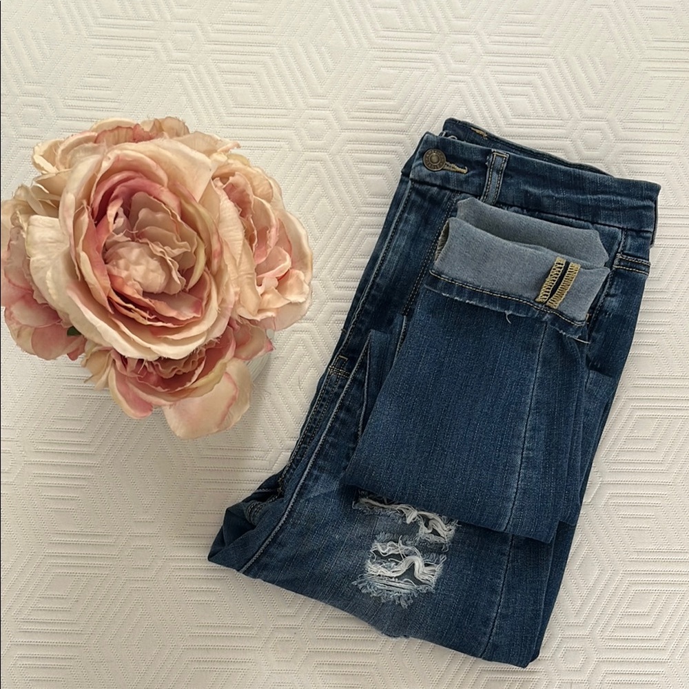 American Eagle women’s Stylish Distressed Jeans